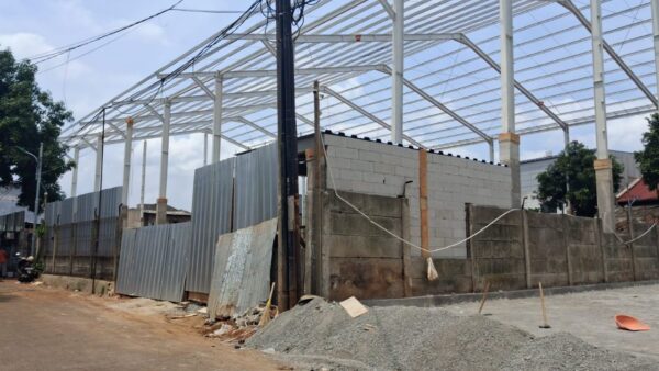 Pembangunan lapangan padel di Kedoya Selatan diduga tanpa PBG