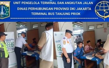 Rampcheck bus AKAP di Terminal Tanjung Priok oleh petugas Dinas Perhubungan
