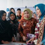 Ketua Tim Penggerak PKK (TP PKK) Provinsi Lampung, Purnama Wulan Sari Mirza, melaksanakan kunjungan kerja ke Tiyuh Margo Mulyo, Kecamatan Tumijajar, Kabupaten Tulang Bawang Barat.