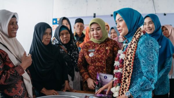 Ketua Tim Penggerak PKK (TP PKK) Provinsi Lampung, Purnama Wulan Sari Mirza, melaksanakan kunjungan kerja ke Tiyuh Margo Mulyo, Kecamatan Tumijajar, Kabupaten Tulang Bawang Barat.