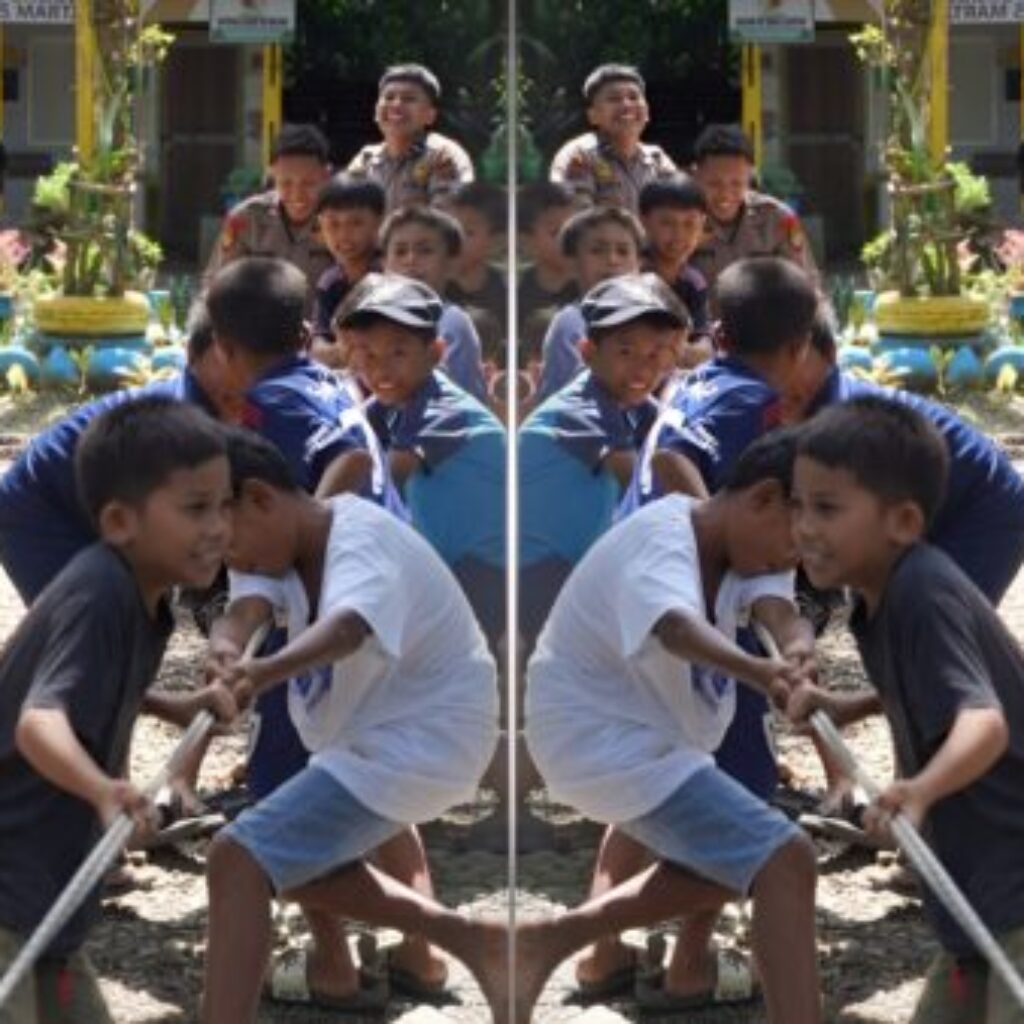 Polsatwa K-9 Polda Sumut Lakukan Trauma Healing Anak Korban Banjir Batang Toru