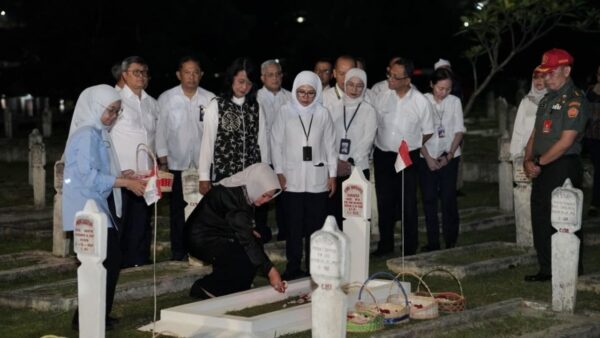 Kementerian PU ziarah Hari Bakti PU ke-80 di TMP Cikutra Bandung.