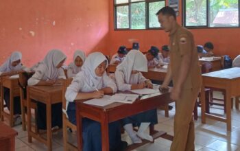 Bangun Fokus Sejak Pagi, SMPN 1 Cirinten Padukan Salat Dhuha dan Senam Sebelum KBM