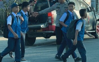 Brimob Sumut Jemput Anak Sekolah Korban Banjir di Batang Toru: Pastikan Pendidikan Tak Terganggu