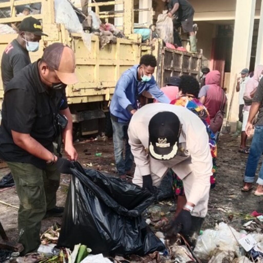 Sampah Menumpuk di Pasar Wamanggu, Bupati Merauke Turun Langsung dan Tegur Dinas Terkait