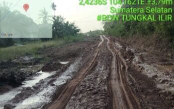 Jalan Lintas Keluang Banyuasin Rusak Akibat Penggalian Pipa Minyak