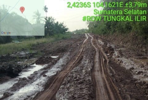 Jalan Lintas Keluang Banyuasin Rusak Akibat Penggalian Pipa Minyak