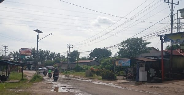 Jalan Rusak dan Berlubang di Ketapang Jadi Sorotan, Warga Desak Pemerintah Bertindak Cepat