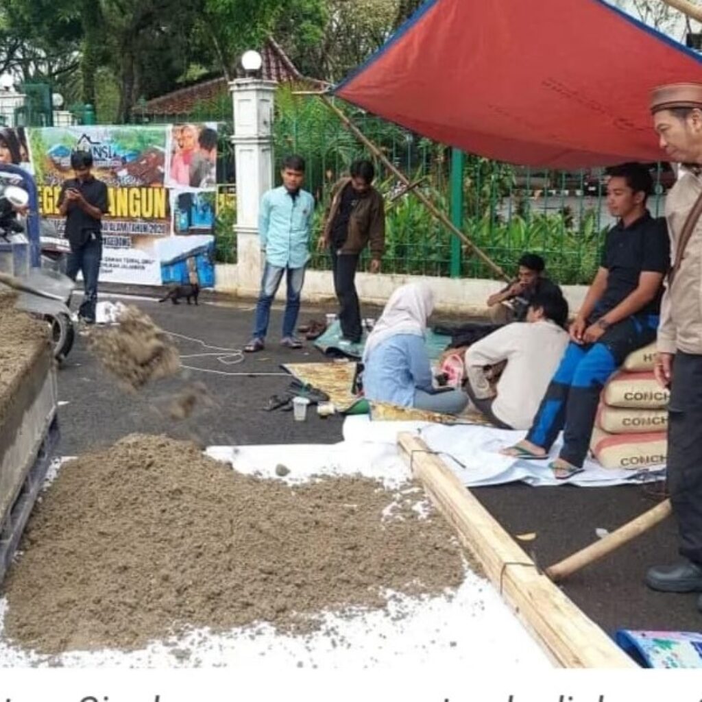 Jenuh Menanti Janji, Korban Banjir Lebakgedong Dirikan Tenda di Kantor Bupati Lebak