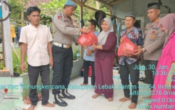 Kapolsek Gunungkencana Salurkan Bantuan Sosial