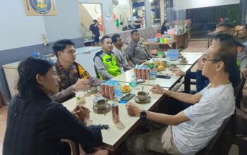 Kapolsek Sandai Silaturahmi dengan Tokoh Etnis Tionghoa