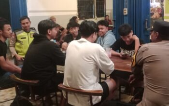 Kapolsek Simpang Hulu Pimpin Patroli Dialogis, Sampaikan Pesan Kamtibmas ke Warga