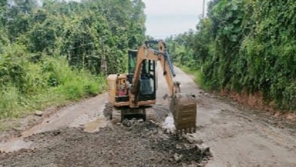 Kementerian PU Preservasi Jalan Sp. Blusuh–Sendawar Kaltim,