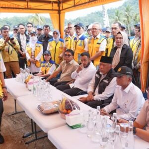 Menteri PU Dody Tinjau Penanganan Darurat serta Rehabilitasi Rekonstruksi Sungai Kuranji di Sumatera Barat