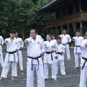 PB Lemkari Gelar Latihan Perdana 2026 di Kiram Park, Paman Birin Tekankan Etika dan Disiplin