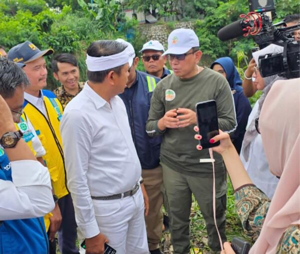 Pemkab Bekasi Siapkan 10 Armada Angkut 157 Ton Sampah Crossing Tol KM 19 Atas Arahan Gubernur Jabar