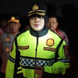 Respon Cepat, Polres Metro Bekasi Evakuasi Warga Terdampak Banjir di Desa Tanjungsari