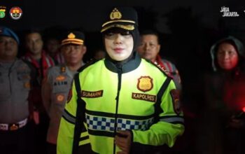 Polres Metro Bekasi Evakuasi Warga Terdampak Banjir