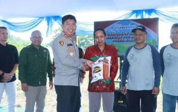 Polres Sukabumi Tanam Jagung dan Salurkan Bibit ke Kelompok Tani