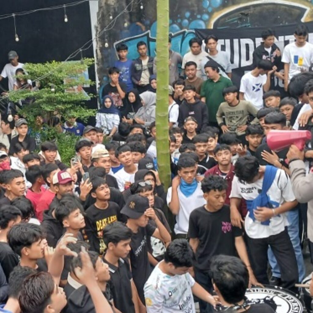 Ajak Warga Jaga Kondusivita, Polsek Rangkasbitung Amankan Nobar Persib vs Persija di Cafe Arkan 91