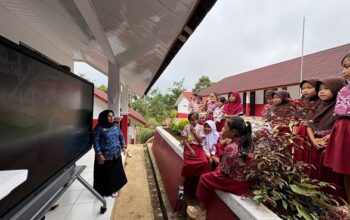SDN 2 Keboncau Manfaatkan Bantuan Smart TV Presiden