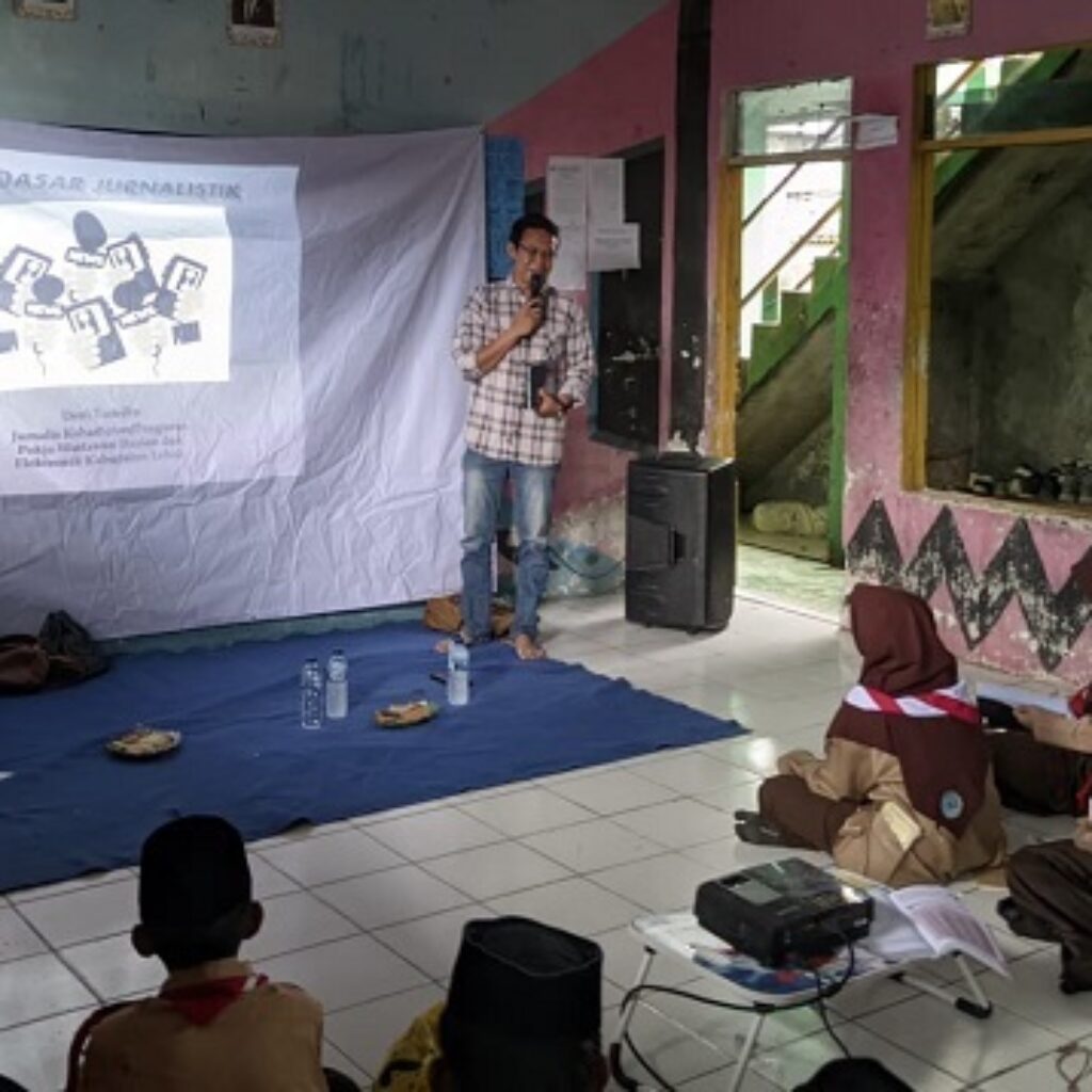 Tingkatkan Literasi dan Berpikir Kritis, SMK Nurul Faizin Lebak Gelar Pelatihan Jurnalistik Dasar