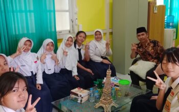 SMPN 2 Sambas Raih Rekor MURI, Masuk 10 Besar Puisi Etnik Pelajar ASEAN