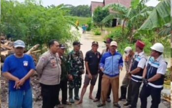 Banjir Citarum Pakisjaya Karawang rendam permukiman warga