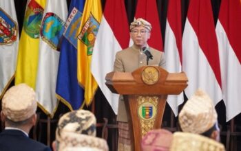 ASN Lampung mengenakan batik khas pada program Hari Kamis Beradat