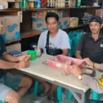 Kapolsek Matan Hilir Selatan ngopi bareng tokoh masyarakat Desa Pesaguan Kiri