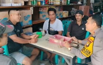 Kapolsek Matan Hilir Selatan ngopi bareng tokoh masyarakat Desa Pesaguan Kiri