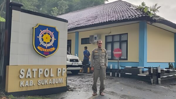 Parkir liar di kawasan Palabuhanratu Kabupaten Sukabumi