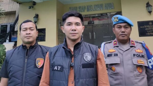 Polisi mengamankan pelaku pencurian spion mobil di Jakarta Barat
