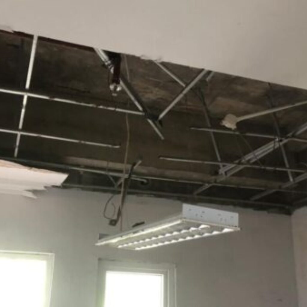 Plafon RSUD Yulidin Awai Runtuh, Proyek Bangunan 2019 Dipertanyakan