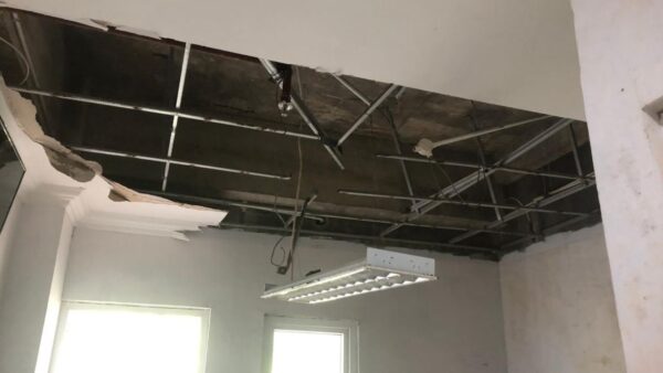 plafon-rsud-yulidin-awai-runtuh