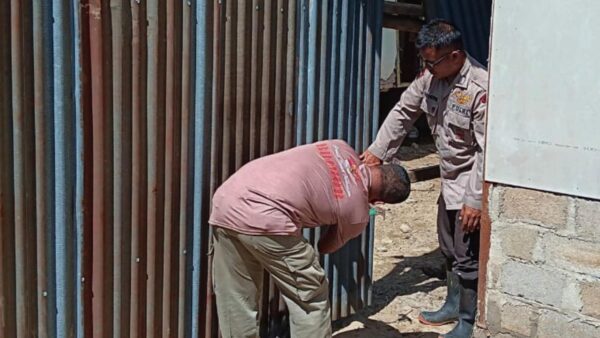 Rumah swadaya korban banjir dibangun Brimob dan warga di Tapanuli Selatan