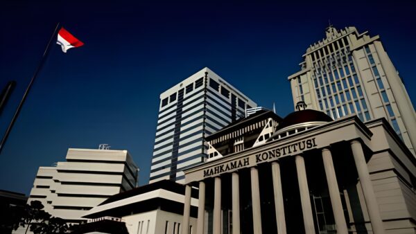 Advokat Christian Adrianus Sihite saat mengajukan uji UU Polri di MK