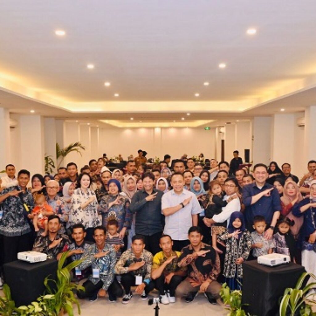 Journey of Excellence: 32 Pemanen Terbaik PTPN IV Bersama Keluarga Diberi Penghargaan