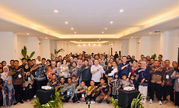 32 Pemanen Terbaik PTPN IV Bersama Keluarga Diberi Penghargaan