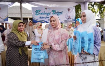 Antusiasme Warga Warnai Aksi Berbagi 300 Takjil PKK dan DWP Lampung