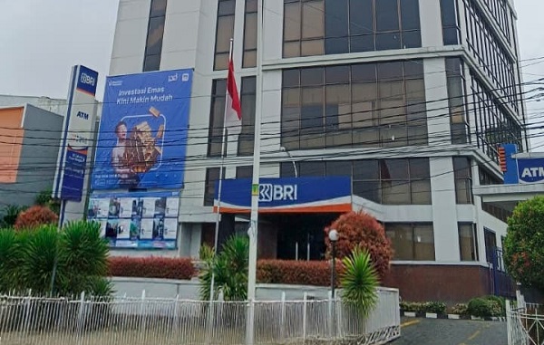 BRI Pasar Minggu Layani Penukaran Uang Lebaran via Sistem Digital PINTAR