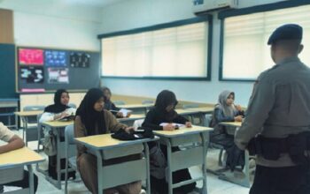 Tumbuhkan Karakter Religius, Brimob Dampingi Siswa SMA Kemala Bhayangkari 1 Medan