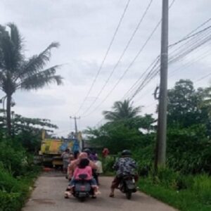 Dump Truck Mogok di Jembatan Sidamukti Pandeglang, Macet Panjang Tak Terhindarkan