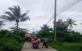 Dump Truck Mogok di Jembatan Sidamukti Pandeglang