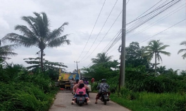 Dump Truck Mogok di Jembatan Sidamukti Pandeglang