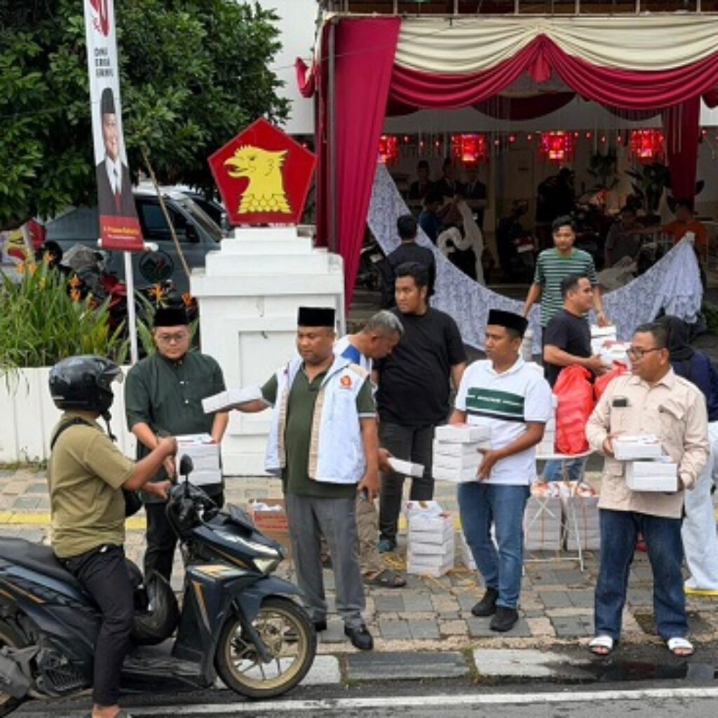 Selama Ramadan, Gerindra Sumut Bagikan 1.000 Takjil dan Nasi Kotak Setiap Hari