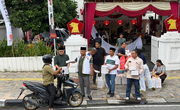 Gerindra Sumut Bagikan 1.000 Takjil dan Nasi Kotak