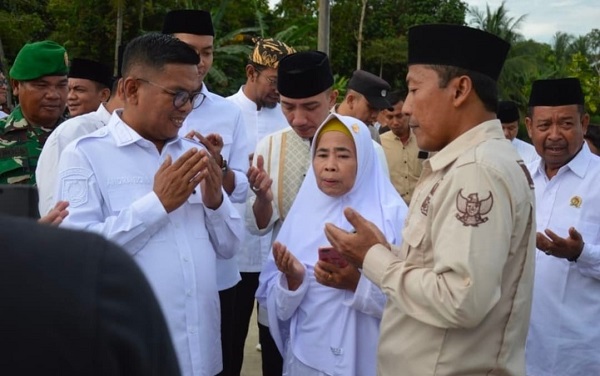 Gubernur Andra Soni Alokasikan 45 Km Jalan Desa pada 2026