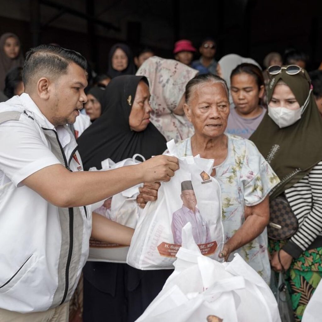 HUT ke-18 Gerindra, Sayap Partai Salurkan Bantuan Sembako untuk Warga Tanjung Mulia Medan