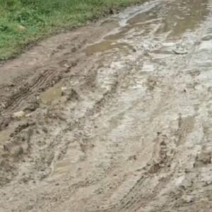 Jalan Penghubung Desa Bojongmanik–Parakanbeusi Rusak Parah, Warga Keluhkan Akses dan Keselamatan